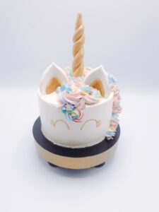 Unicorn cake; taart; unicorn; rainbow; regenbogen; botercreme